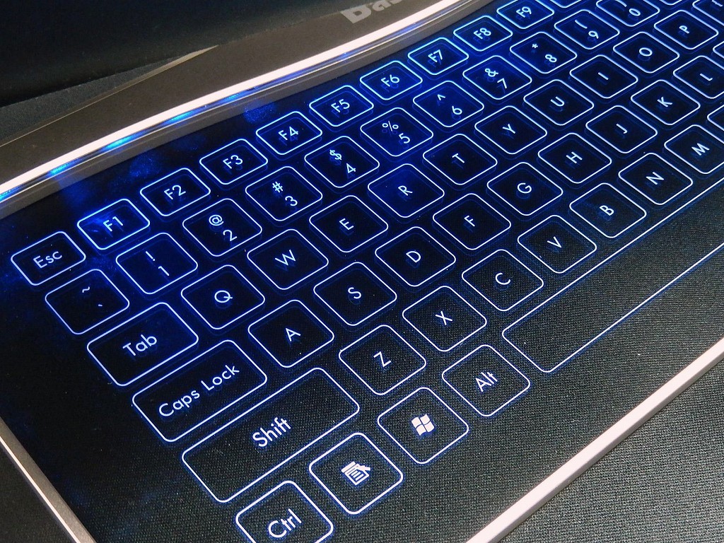 タッチセンサー式透明キーボード Ultra Slim Touch Keyboard が近未来的でかっこいい Smco Memory