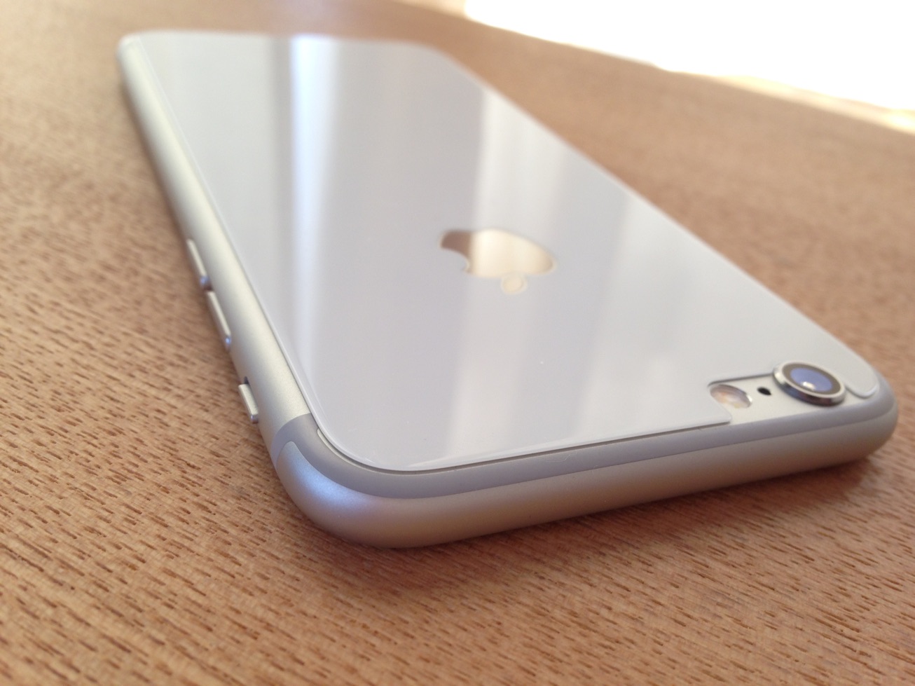 Iphone6の背面をiphone4sのようなガラスにするdeffのカバーが理想的なカバーだった Smco Memory