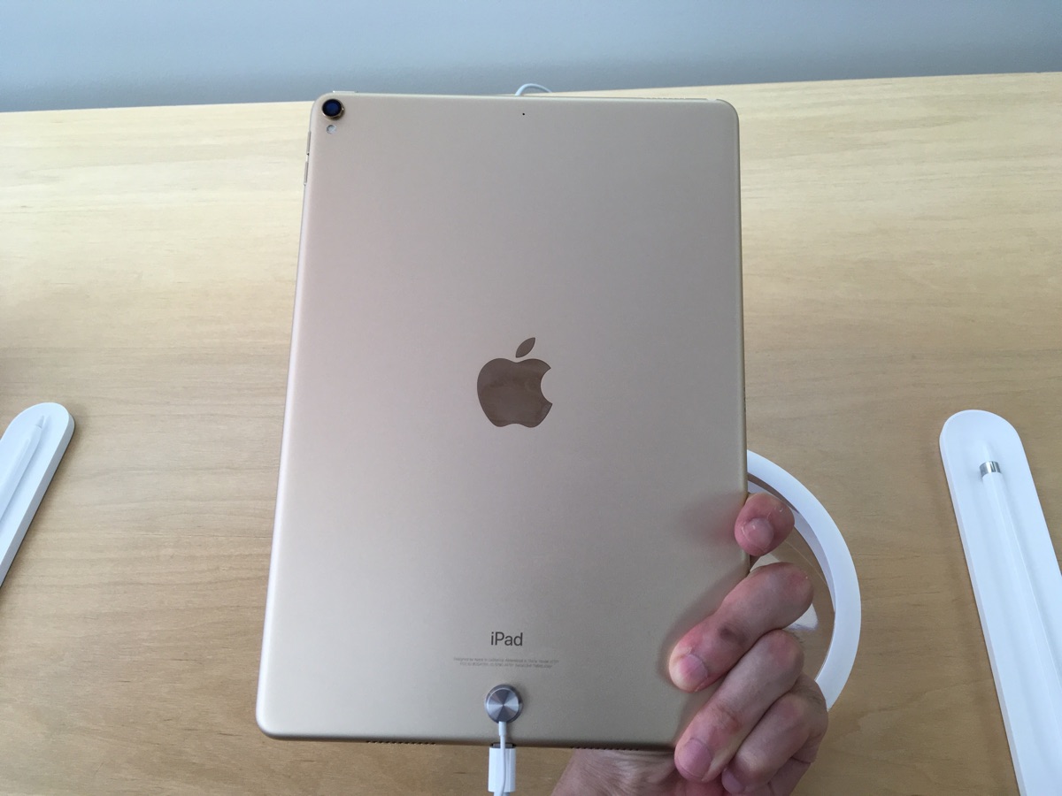 iPad Pro 10.5実機レビュー！画面は驚くほど滑らか！Apple Pencil、Smart Keyboardも良好 | SmCo memory