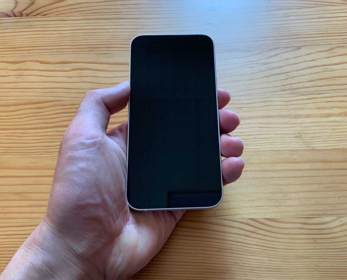 iPhone 12 mini ホワイトの購入・外観レビュー！iPhone 8のときより外箱が小さすぎる件 | SmCo memory